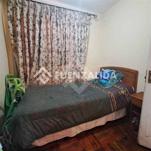 Casa En Venta De 5 Dorm. En La Cisterna