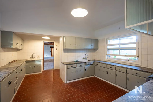 En Venta Casa De 4 Dormitorios, Con Agradable Entorno En Golf, Punta Del Este.