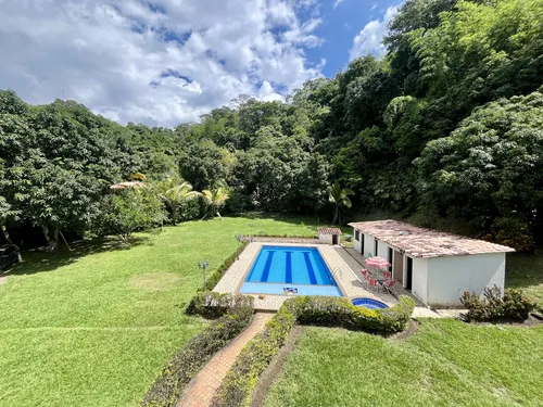Finca Exclusiva En San Jerónimo Con Piscina Y Amplios Espacios