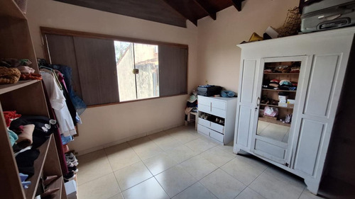 Vendo Casa Amoblada Con Piscina En El Centro De Encarnación: 4 Habitaciones Y 4 Baños