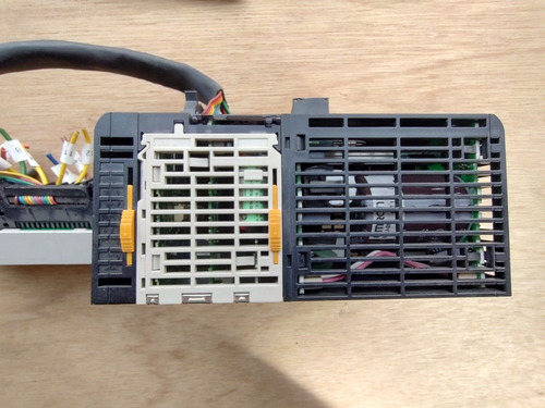 Plc Omron Sysmac Cj1m Cpu21 + Fuente Pa205r (Usado)