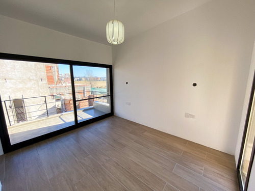 Imagen 25 de 30 de Venta Casa 6 Amb. Piscina El Cantón Barrio Golf!