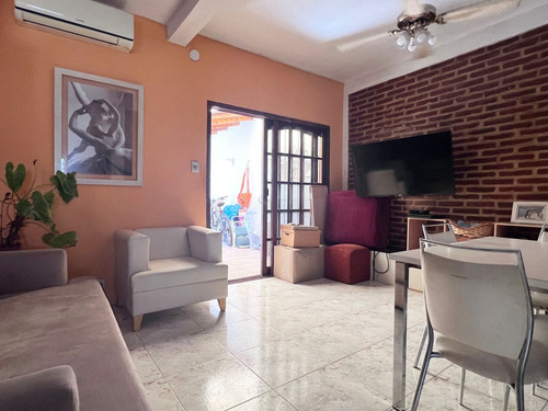 Venta Casa 3 Amb - Cochera Quincho Jardin. Palomar