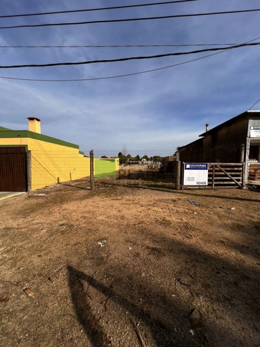 Buen Lote De 418 Metros Cuadrados, Con Agua Y Saneamiento.