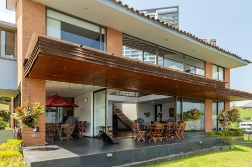 Casa En Venta En Las Lomitas. Cod V50990