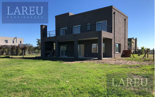 Casa En Venta  - Barrio El Cantón,  Islas