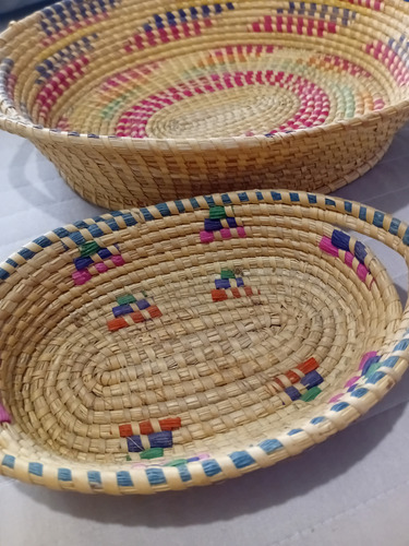 Dos Recipientes Artesanales De Mimbre En Distintos Tamaños Multicolor (Usado)