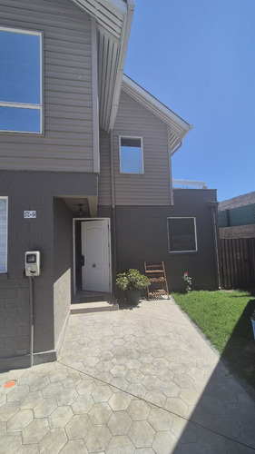 Arriendo Hermosa Casa En Condomino Buin