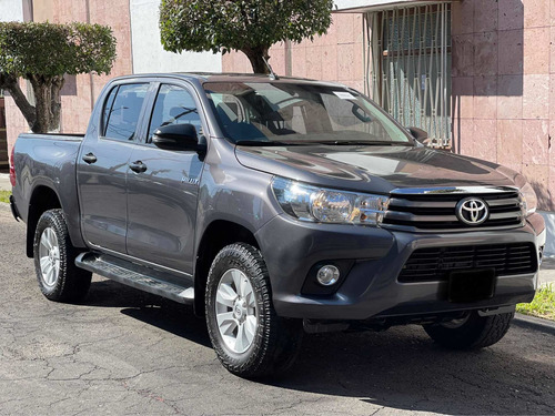 Imagen 2 de 15 de Toyota Hilux 2018 2.7 Cabina Doble Sr Mt