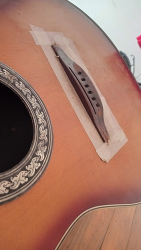 Imagen 1 de 3 de Reparación De Guitarras Zona Once Bajos Ukeleles Charangos..