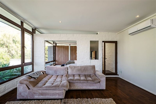 Casa En Venta De 5 Dorm. En Lo Barnechea