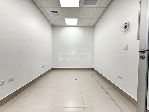 Arriendo De 9 Oficinas En Aeropuerto Amb De Santiago.