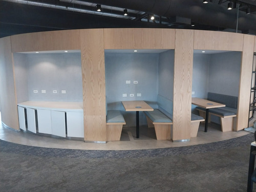 Amplio Inmueble Para Uso Comercial 1.400 Mt En Una Sola Planta