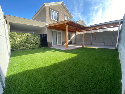 Casa Semi Nueva En Condominio!
