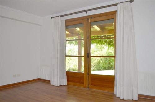 Casa En Venta Lo Barnechea De 5 Dorm. En Lo Barnechea