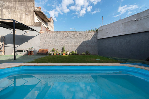 Casa En Venta Don Bosco, Pileta