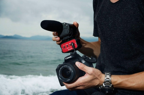 Adaptador De Áudio De 2 Canais Saramonic Sr-ax100 Cor Preto/vermelho