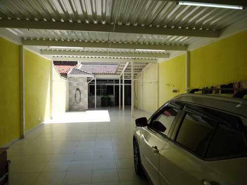 Vende-se Galpão Com Edícula, No Bosque Dos Eucalíptos Em Ótima Localização.