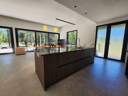 Casa En Venta - Bariloche- Club De Campo Dos Valles