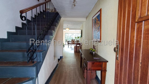 Hermosa Casa Con Excelentes Acabados, Ubicada En Una De Las Mejores, Zonas Del Trigal Norte, Cocina Equipada, Aires Acondicionados Y De Doble Nivel, Jardín Interno Con Jacuzzi, Balcón En La Habitación