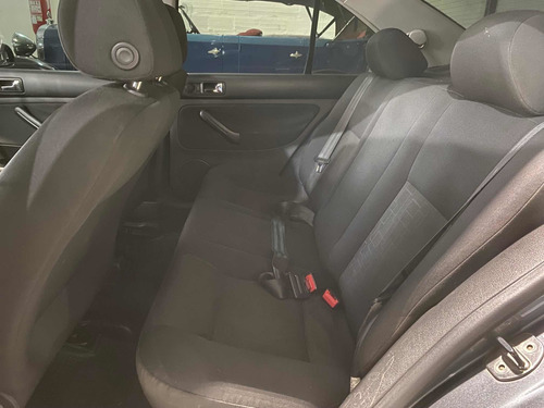 Imagen 15 de 22 de Volkswagen Bora 2010 2.0 Trendline 115cv Tiptronic
