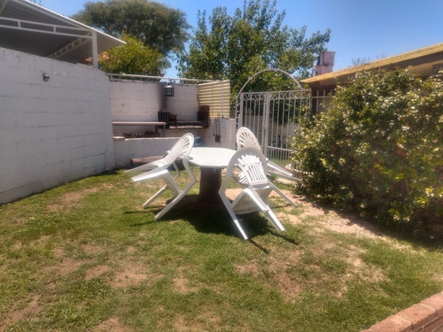 Imagen 3 de 15 de Casa En Venta De 4 Dormitorios C/ Cochera En Villa Del Lago