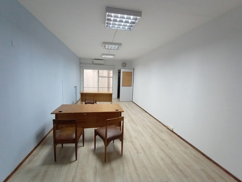 Alquiler Oficina Monoambiente 36 Mts Centro Calle Ejido Y Colonia