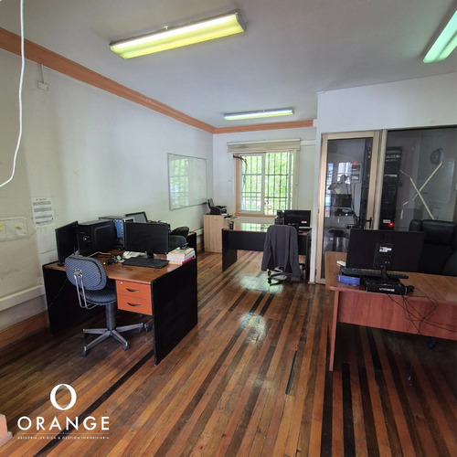 Amplia Casona De 270 M² Para Oficinas En Centro De Santiago