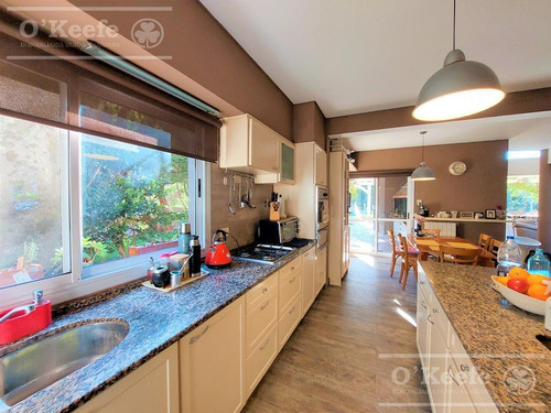 Imagen 17 de 30 de Casa En Venta De Cinco Ambientes Con Quincho Y Vista Al Fondo A Golf En Abril Club De Campo