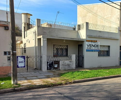 Inmueble Con 2 Vivienda De 3 Amb.