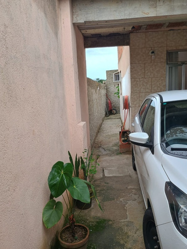 Casa Dúplex Com 3 Quartos, 2 Banheiro, Área De Serviço Vara