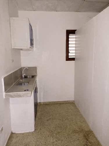 Alquiler Estudio Sin Amueblar, Avenida Delgado, Santo Domingo