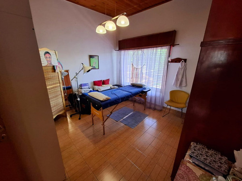 Casa 6 Ambientes Venta Gonzalez Catan Con Pileta
