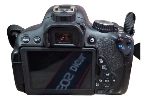 Cámara Dslr Canon Eos Rebel T4i Con 3 Lentes Y Mochila (Usado)