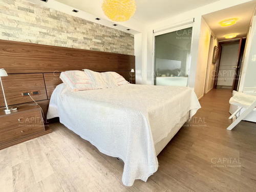 Apartamento En Venta En Edificio Espigon Frente Al Puerto