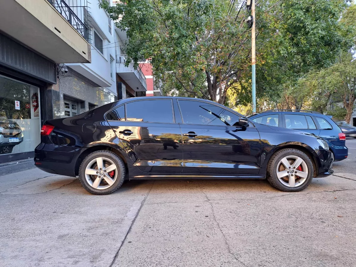 Volkswagen Vento 2.5 Advance Plus 170cv