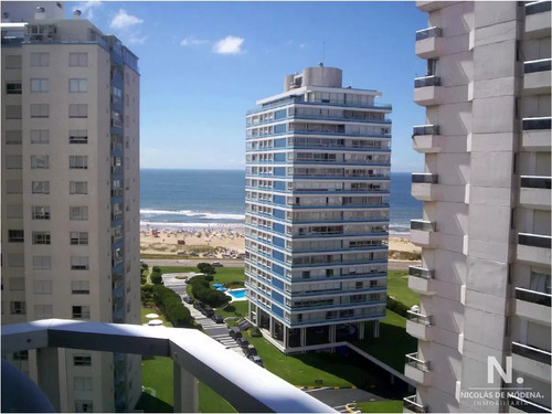 Apartamento De 2 Dormitorios En Edificio Torre Marina , Punta Del Este , Playa Brava