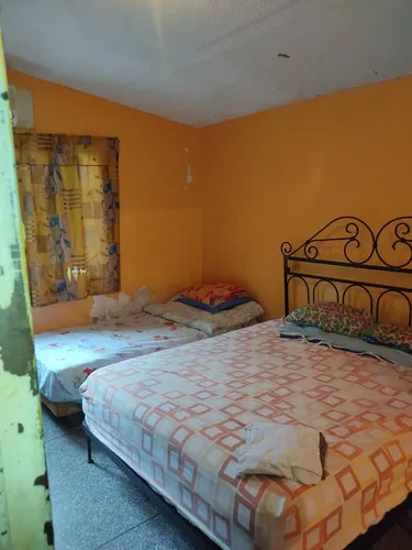 Urb La Esmeralda, Amplia Casa
