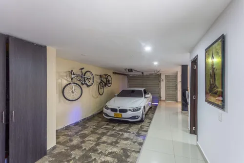 Casa En Venta En Laureles. Cod V12105