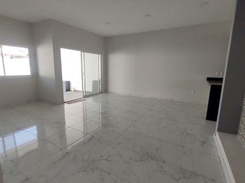 Casa Minimalista En Un Solo Nivel En Venta, En Brisas De Cuernavaca