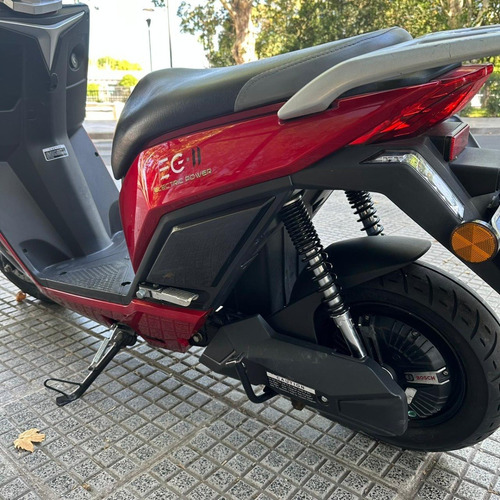Imagen 9 de 13 de Motos Eléctricas Gilera Eg-ii + Baúl Eg2 Scooter Usada