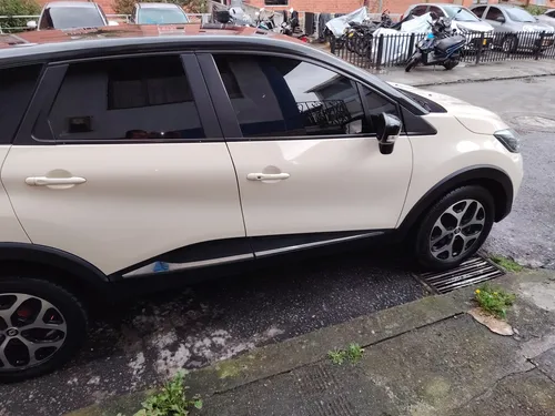 Camioneta Captur Zen, Automática, Modelo 2021, Motor 2.0