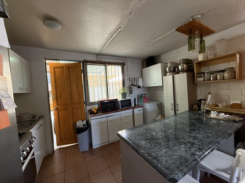 Casa De 2 Pisos, 2d+1d, Ubicada En Psje Don Luis De Zañartu,
