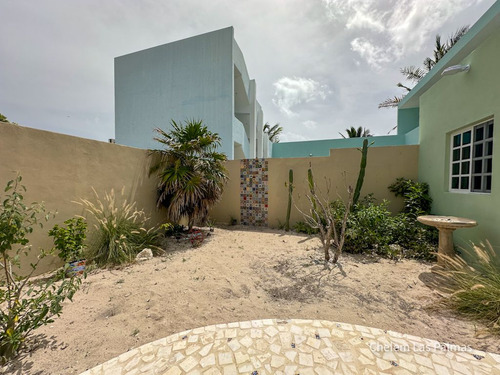 Encantadora Casa De Una Planta Las Palmas En Venta Ubicada En Chelem Puerto.