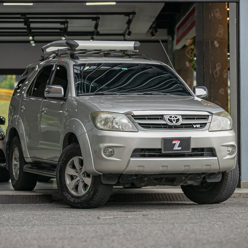 Toyota Fortuner sr5 4.0