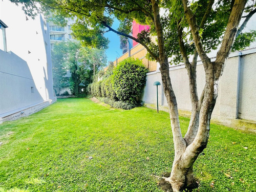 Depto En Venta De 2 Dorm. A Pasos Metro Hernando Magallanes