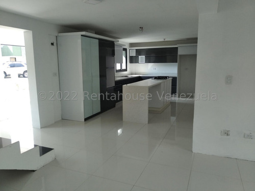 José Trivero Vende Hermosa Casa Duplex Ubicada En Cabudare