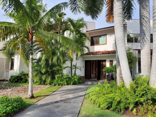 Imagen 27 de 30 de Casa En Venta En Tigre Club De Golf Alberca Privada.