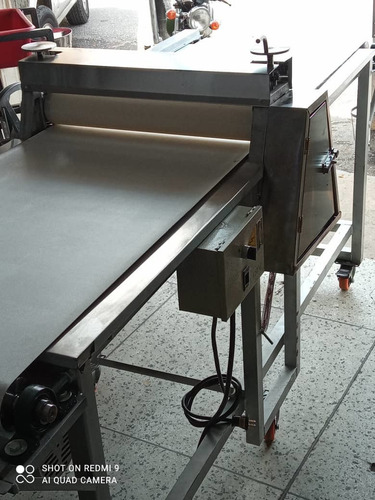 Imagen 2 de 7 de Laminadora Para Masa De Pastelitos Y Tequeños