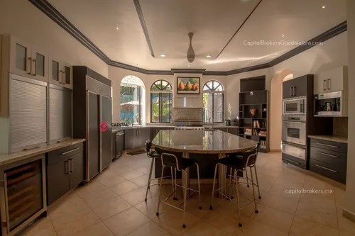 Casa De Lujo En Venta En Ajijic Con Alberca Y Terraza Con Vista A La Laguna